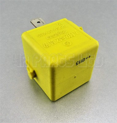 Mercedes M S C E Classe Relais Multi-Usage Jaune A0025421419 V23134-A52-X335