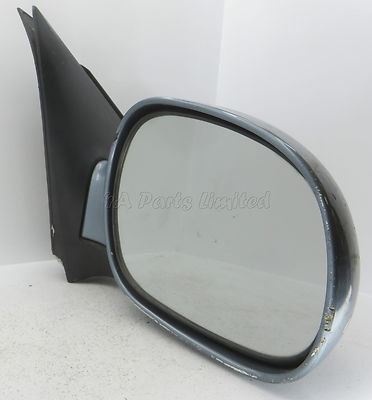 Kia Sedona MK1 (1999-2002) Right Side Electric Heated Door Mirror Metallic Grey - Image 4