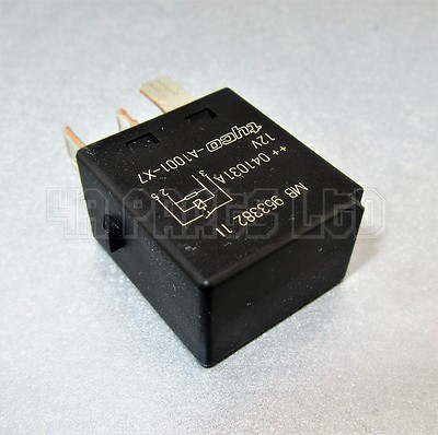 Volvo S80 S60 V70 S40 V40 850 Black Relay MB 95338211 Siemens-A1001-X7