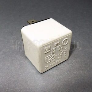 Vauxhall Astra Zafira Vectra 4 PIN White Headlamp Washer Relay GM 24438885