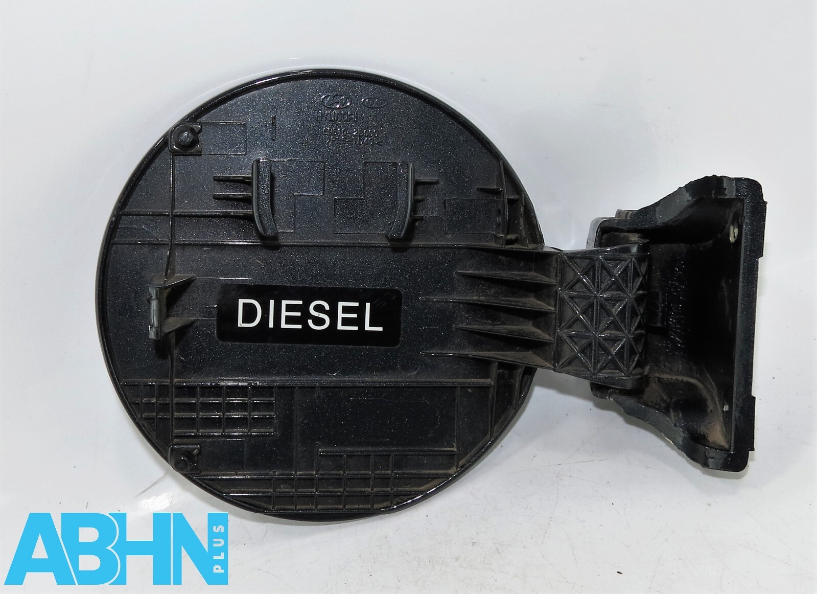 Hyundai Santa Fe CM Mk2 (06-12) Fuel Filler Flap Cover 69510-2B000 Met Dark Grey - Image 3