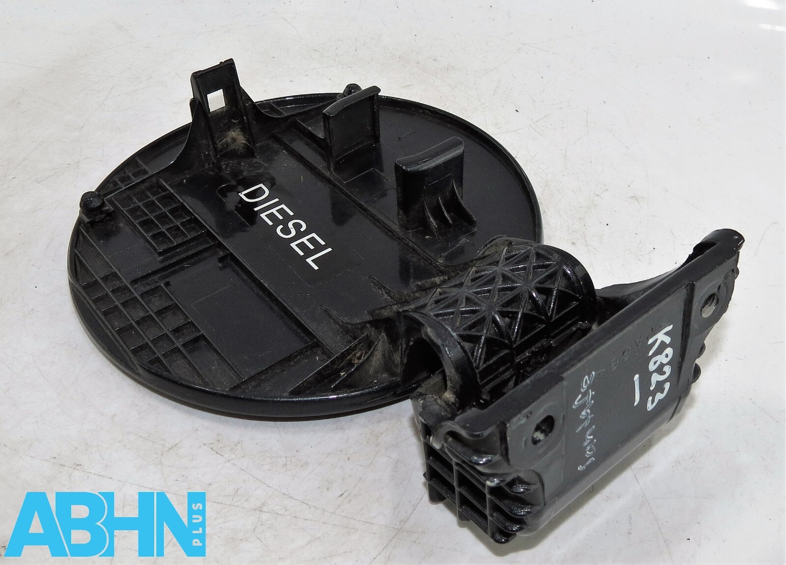 Hyundai Santa Fe CM Mk2 (06-12) Fuel Filler Flap Cover 69510-2B000 Met Dark Grey - Image 7