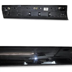 J8A2-21064-BBW Range Rover Velar L560 Front Right Door Lower Gladding Mould Trim