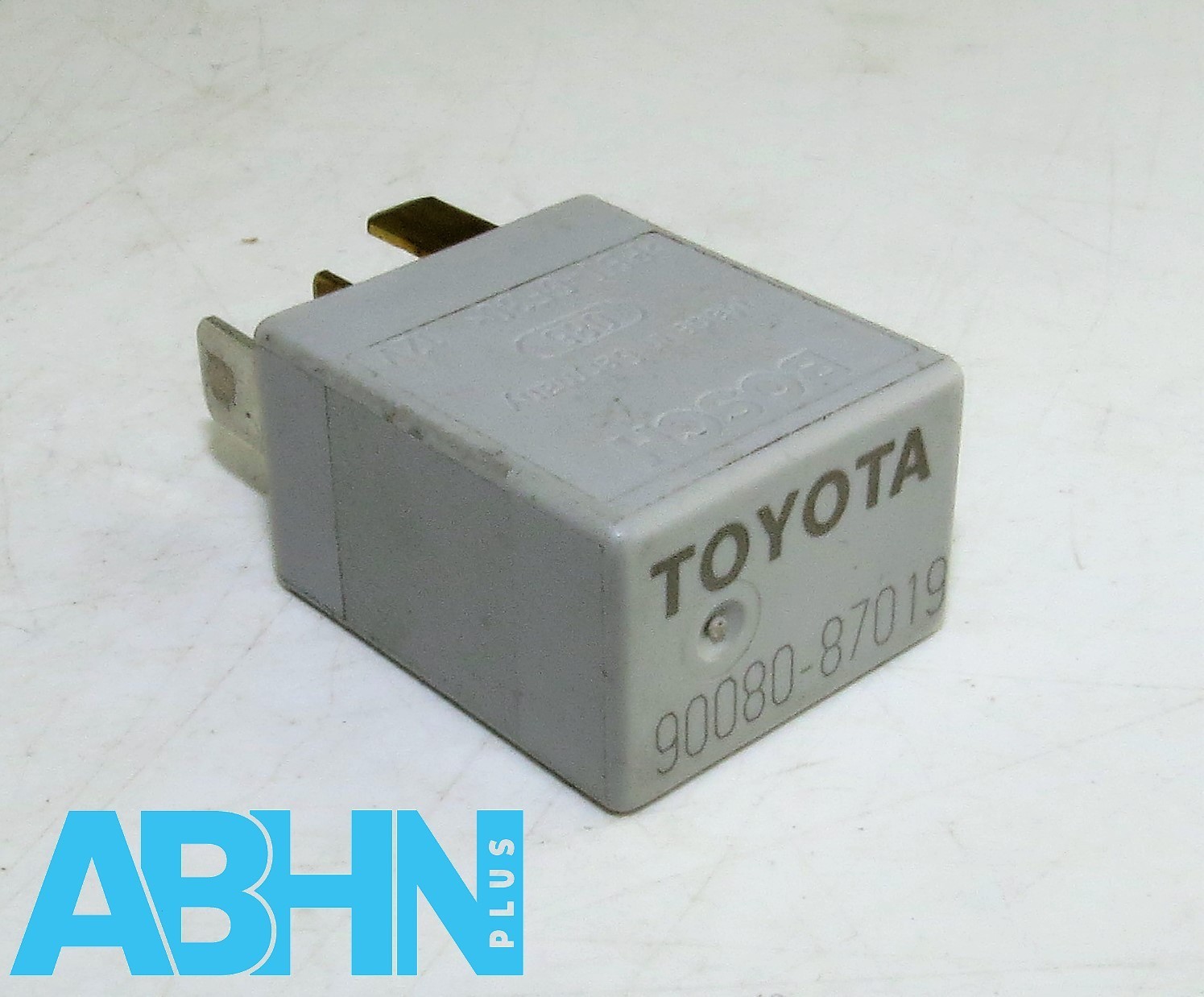 Toyota Avensis Corolla RV4 Yaris Silver Relay Bosch 0332011001/ 90080-87019 - Image 2
