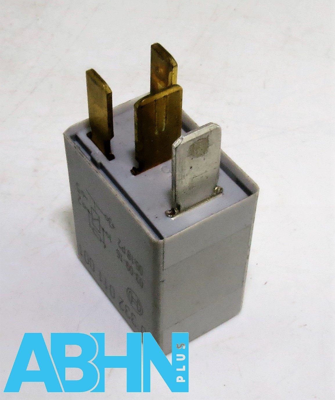 Toyota Avensis Corolla RV4 Yaris Silver Relay Bosch 0332011001/ 90080-87019 - Image 7