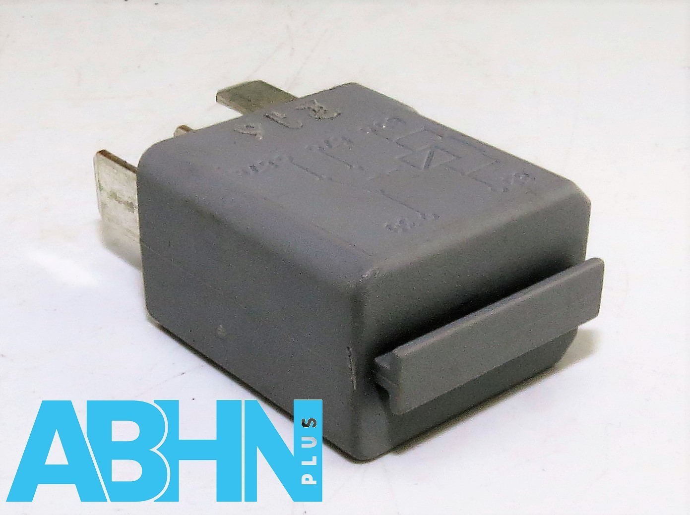 Vauxhall Corsa Astra Vectra Zefira Multi Use Grey Relay 13100504 12V 10/20A - Image 2