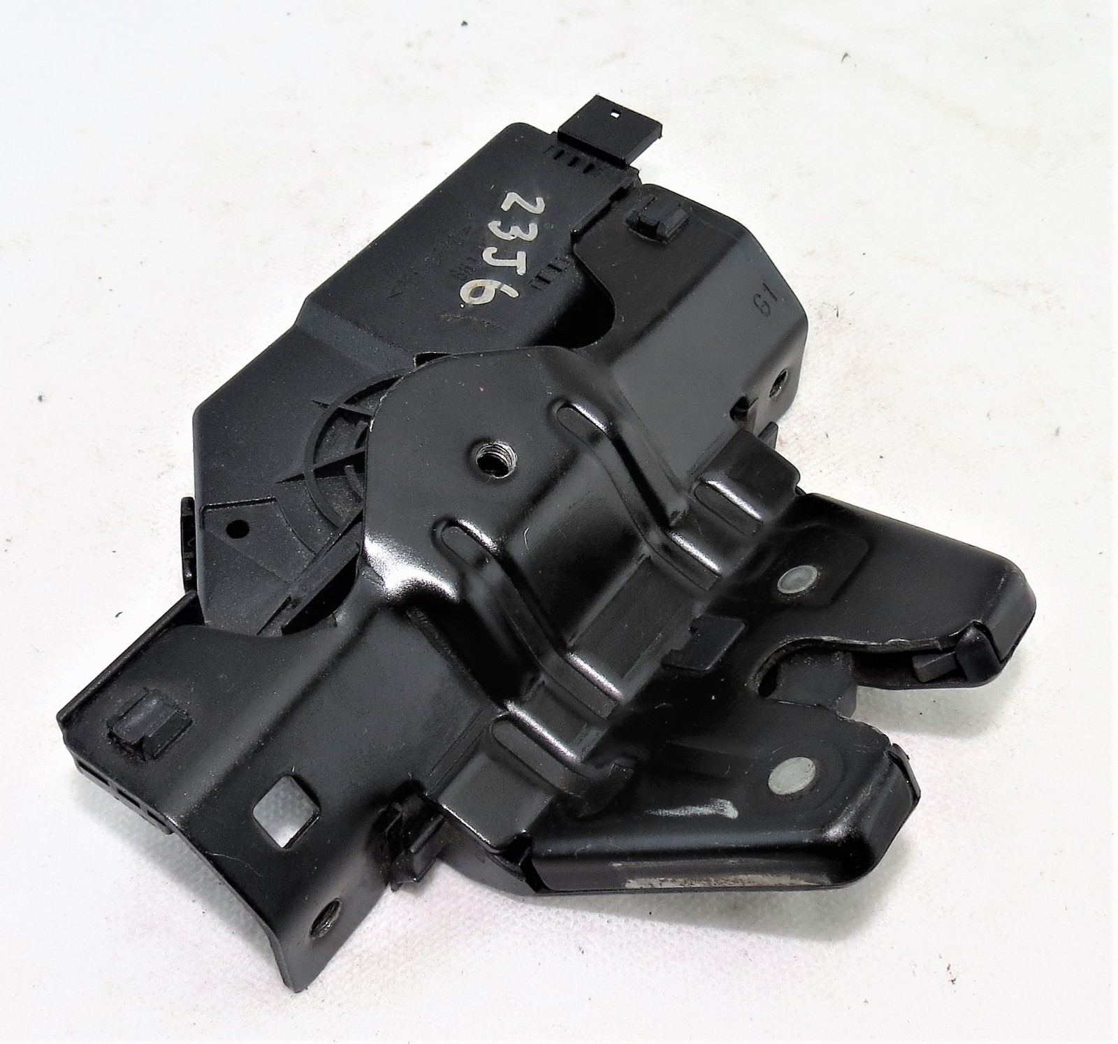 8196401 BMW 3 Series E46 M-Sport Genuine Boot Locking Mechanism - Image 3