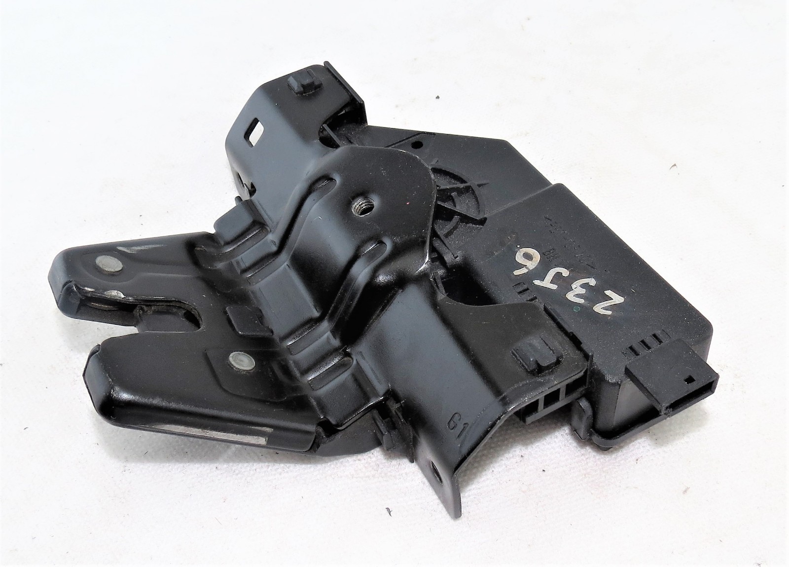 8196401 BMW 3 Series E46 M-Sport Genuine Boot Locking Mechanism - Image 4