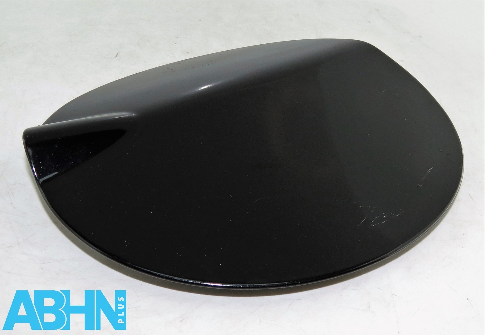 BMW 1 Series E87 (04 - 12) 5-Door Fill-in Fuel Flap Cover Metallic black 7060691 - Image 3