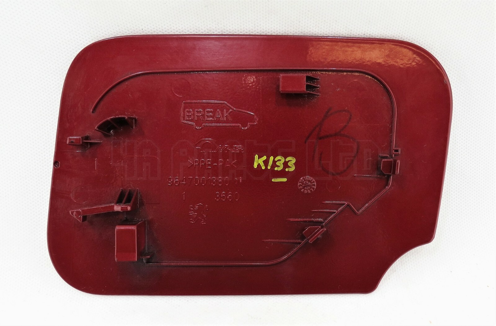 Peugeot 407 SW (04-10) Fill-in Fuel Flap Cover 9647001380 Diablo Red Rouge EKQ - Image 2