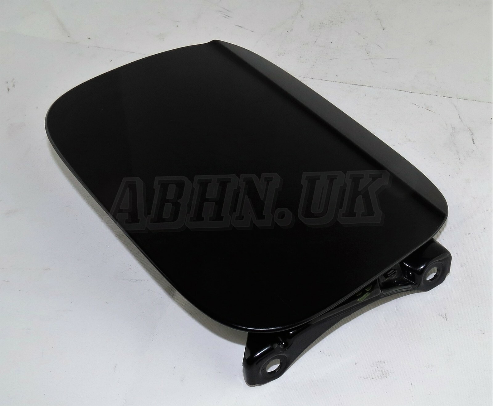 Audi A4 8EC B7 (04-08) Saloon Fuel Filler Flap Cover 8E0809905E Metallic Black - Image 4