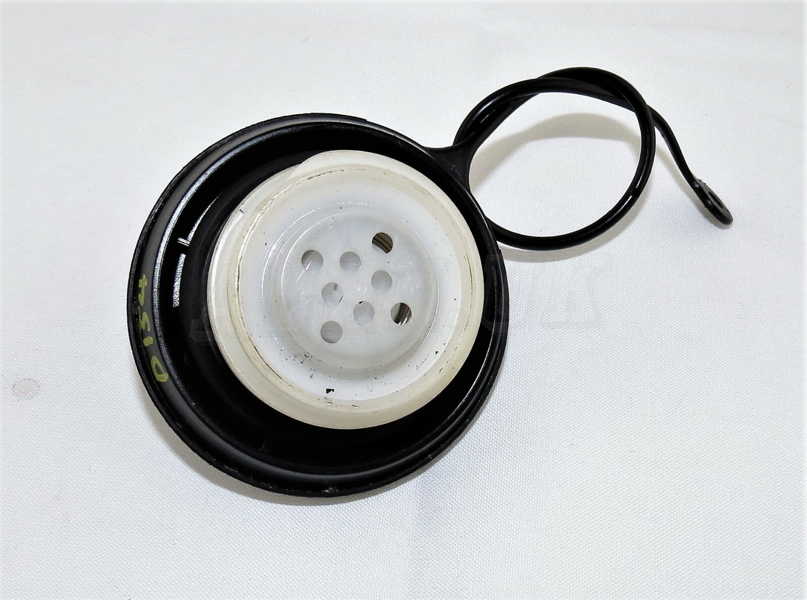 Nissan Note MK1 MK2 (06-16) Qashqai MK1 Mk2 (07-19) Fuel Cap+Cord Screw Type - Image 3