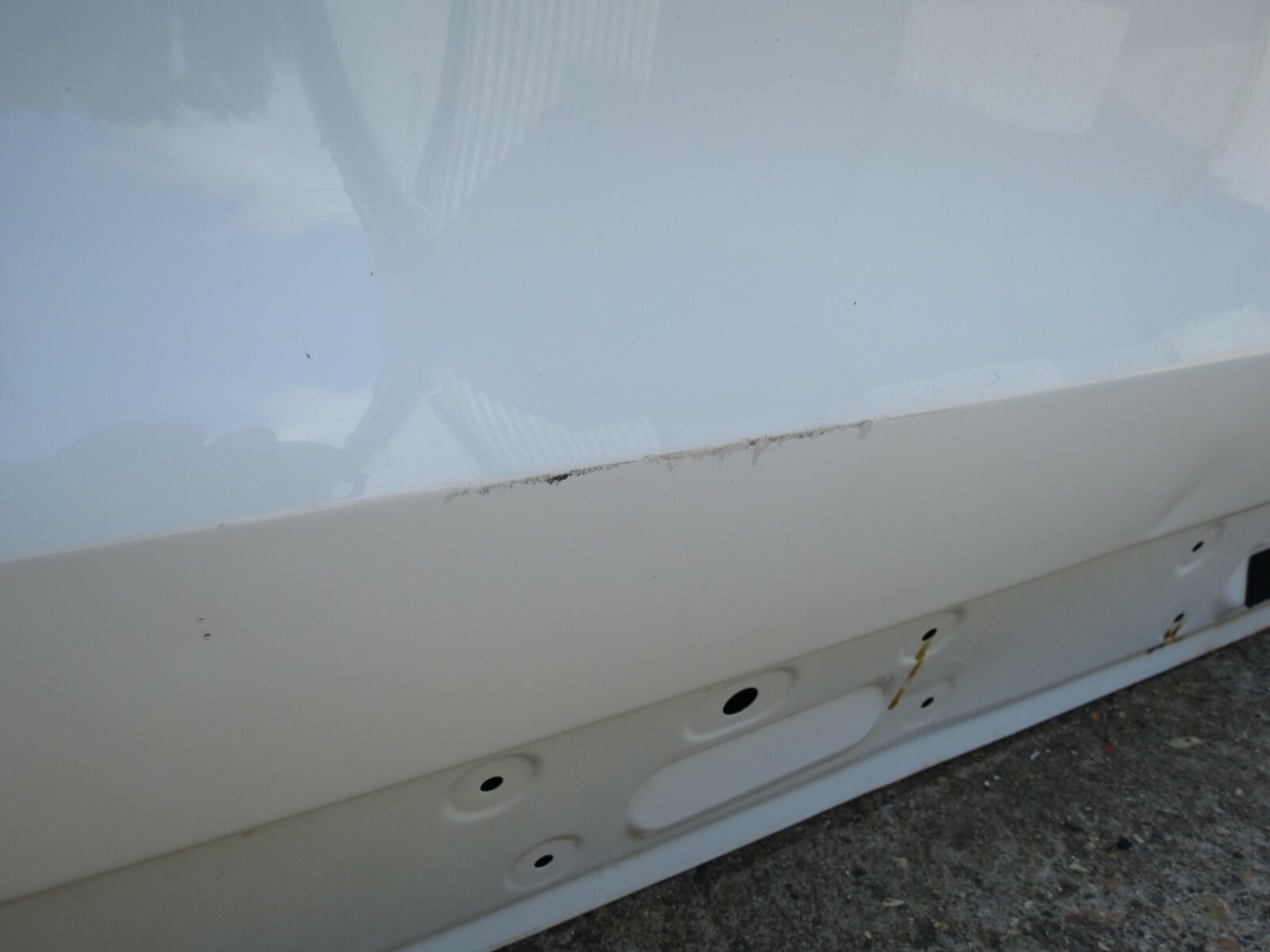 DR22- Land Rover Discovery V (16-20) Front Right Side Bare Door Fuji White - Image 10