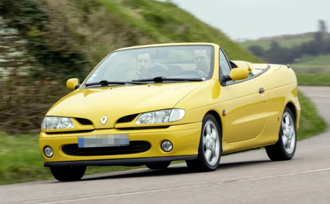 Renault Megane MK1 1996-1999 Convertible Left Side Electric Wing Mirror Yellow - Image 3