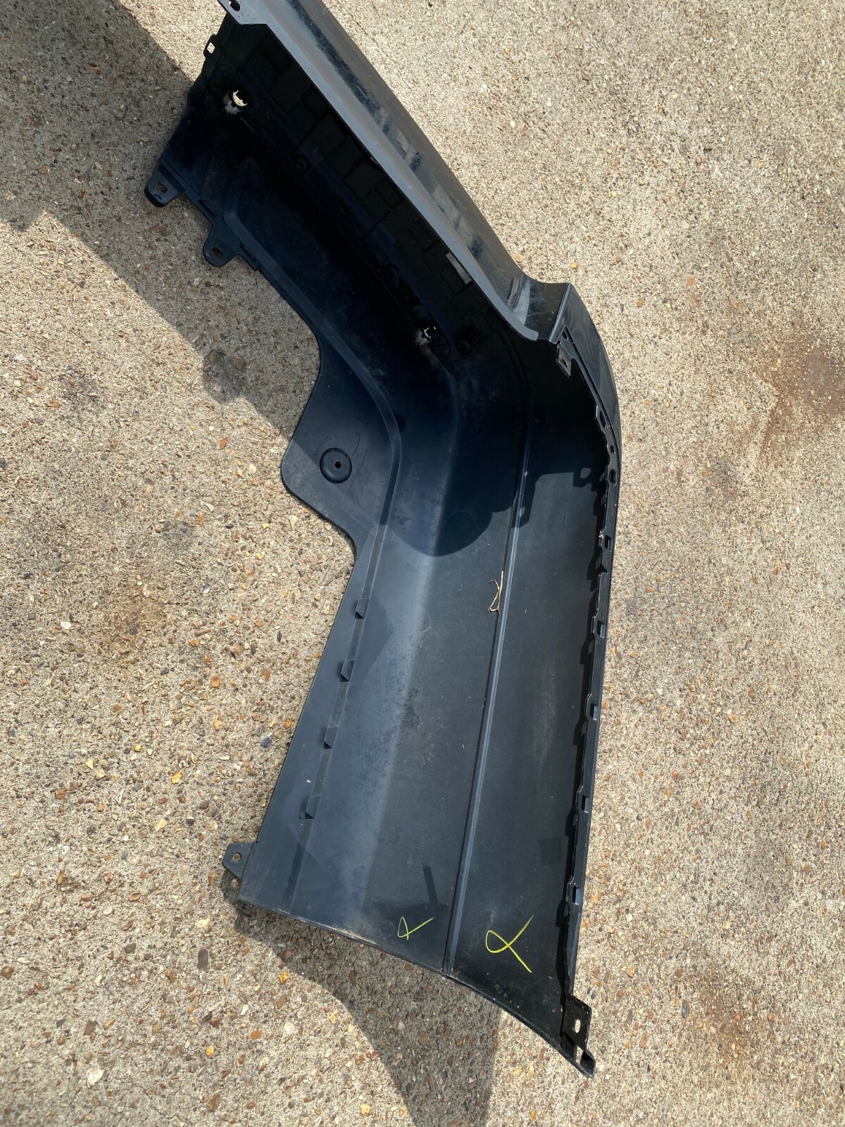 Land Rover Range Rover Vogue L405 Genuine Rear Bumper in Santorini Black - Image 2