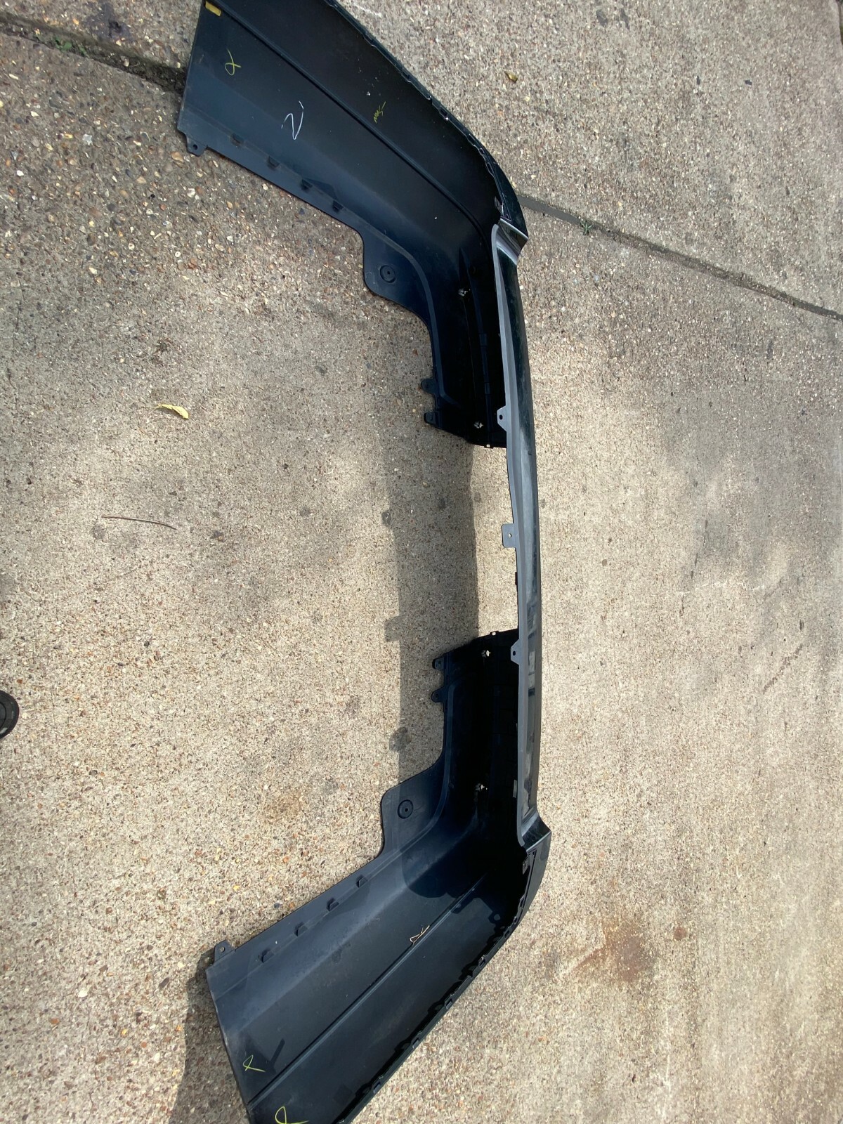 Land Rover Range Rover Vogue L405 Genuine Rear Bumper in Santorini Black - Image 3