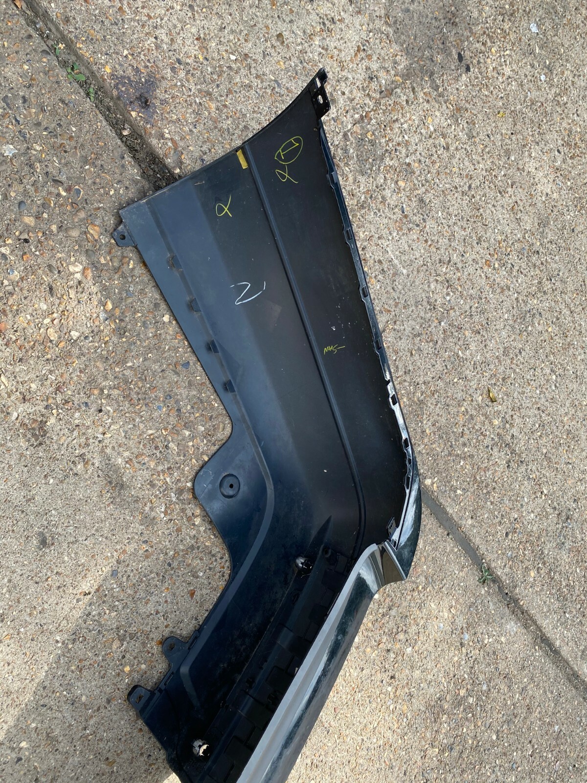 Land Rover Range Rover Vogue L405 Genuine Rear Bumper in Santorini Black - Image 4