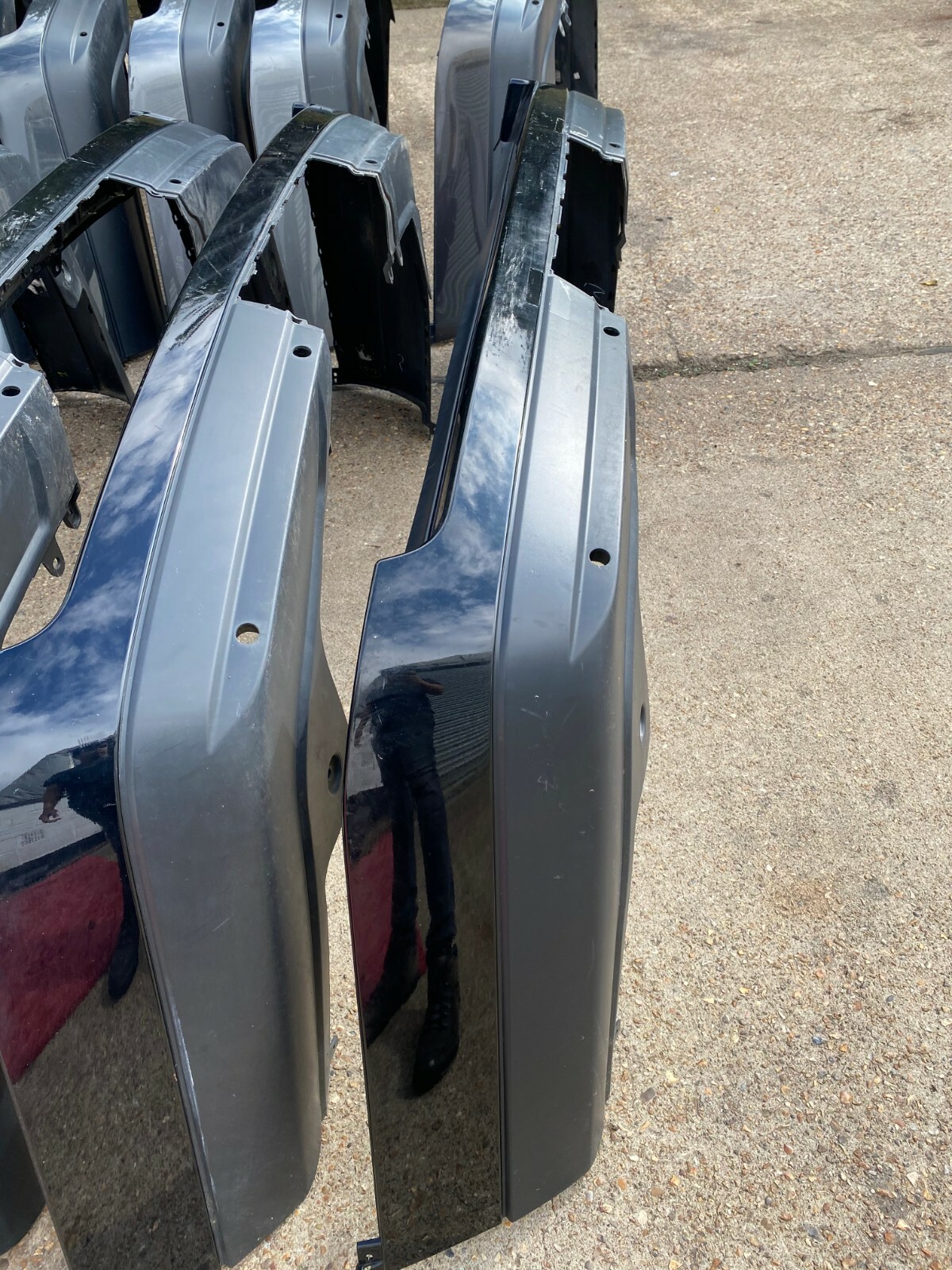 Land Rover Range Rover Vogue L405 Genuine Rear Bumper in Santorini Black - Image 6