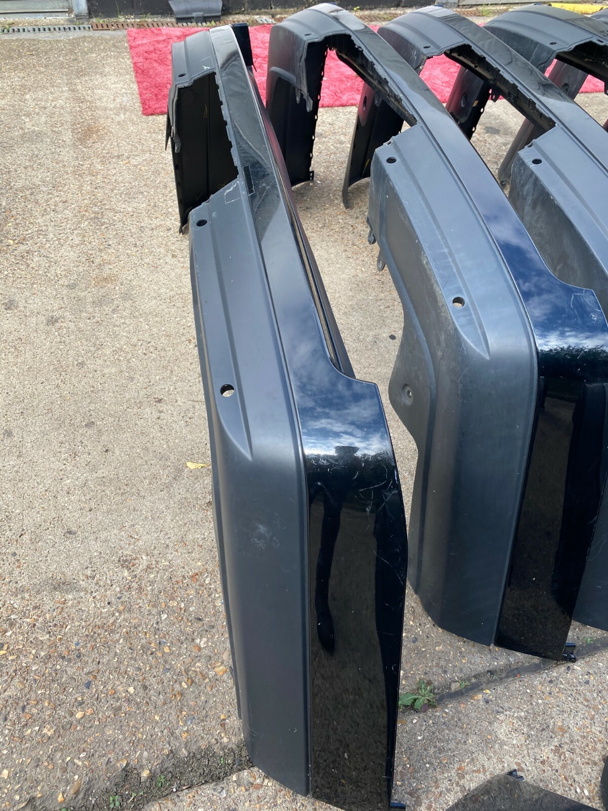 Land Rover Range Rover Vogue L405 Genuine Rear Bumper in Santorini Black - Image 7