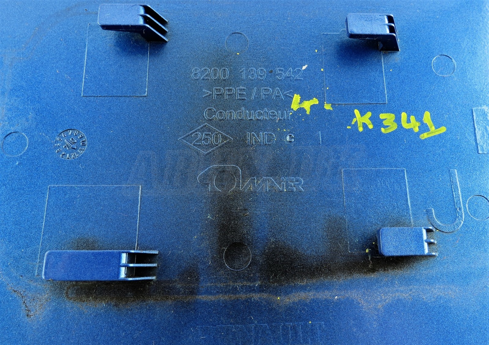 Renault Scenic II MK2 03-09 Fill-In Fuel Flap Cover 8200139542 Extreme Blue RNA - Image 6