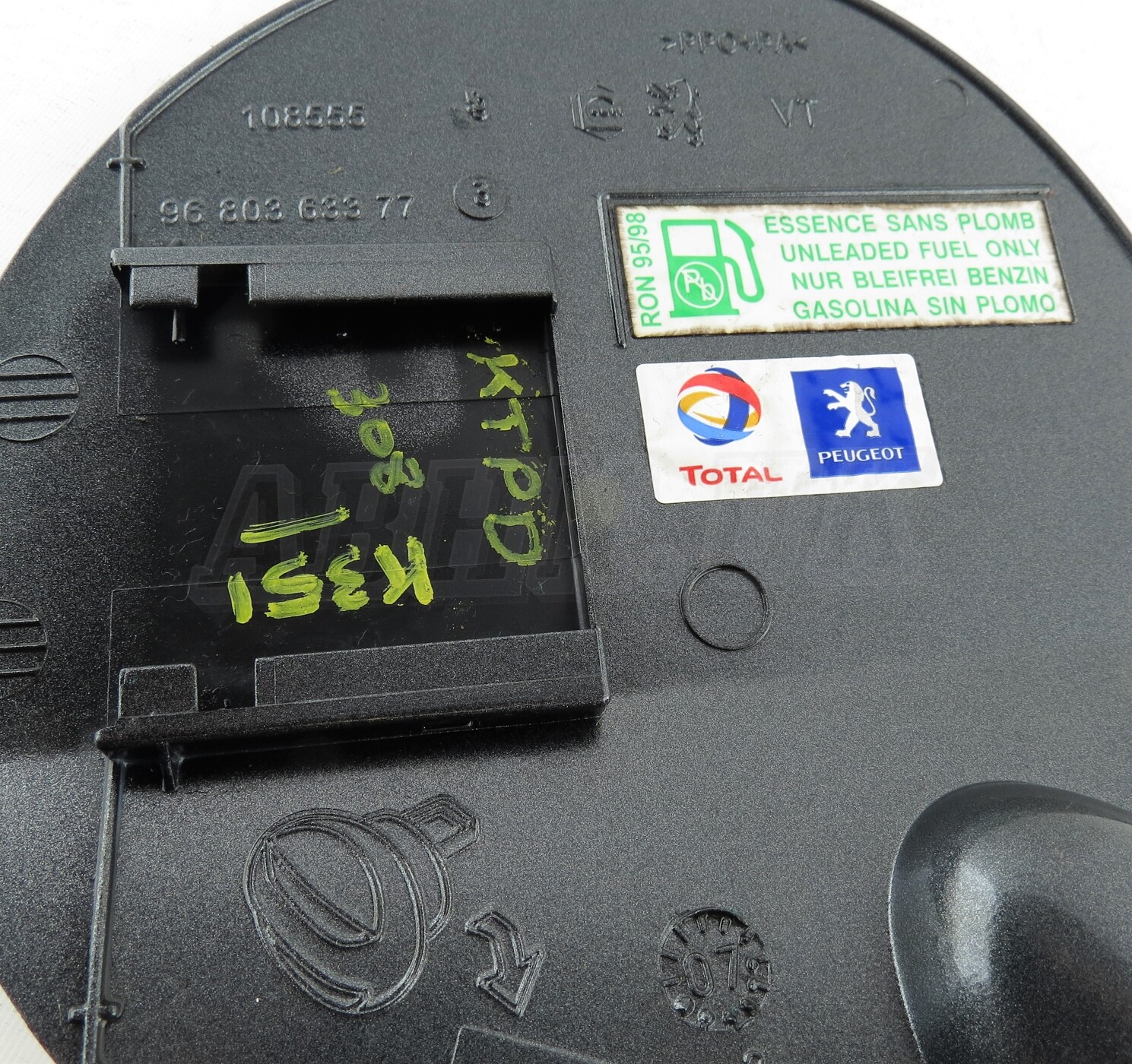 Peugeot 308 (07-13) Fuel Cover Flap Cover 9680363377 108555 Gris Shark Grey KTP - Image 4