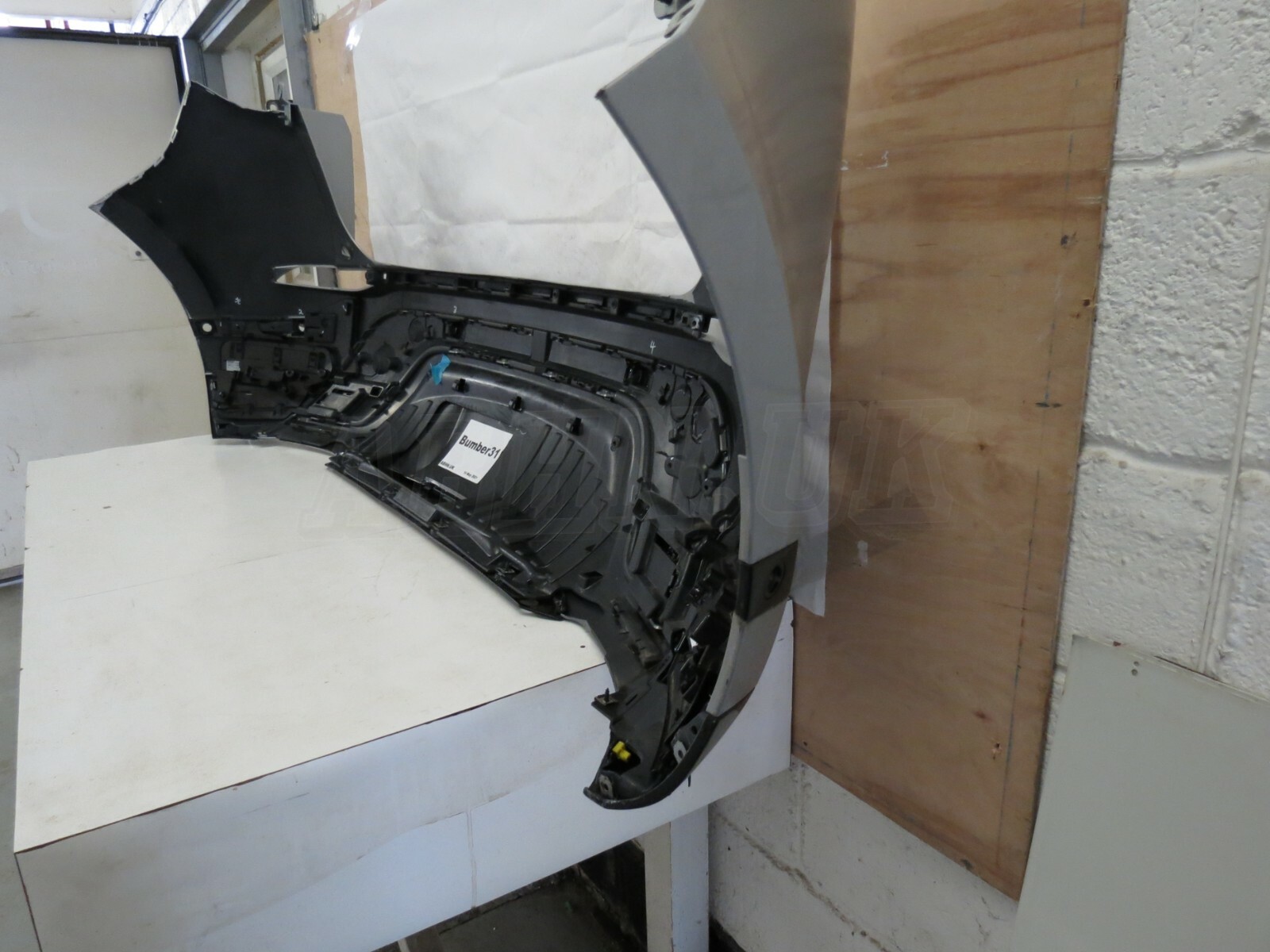 Land Range Rover Evoque L551 MY20 Rear Bumper Complete R-Dynamic Met Silver-Grey - Image 9