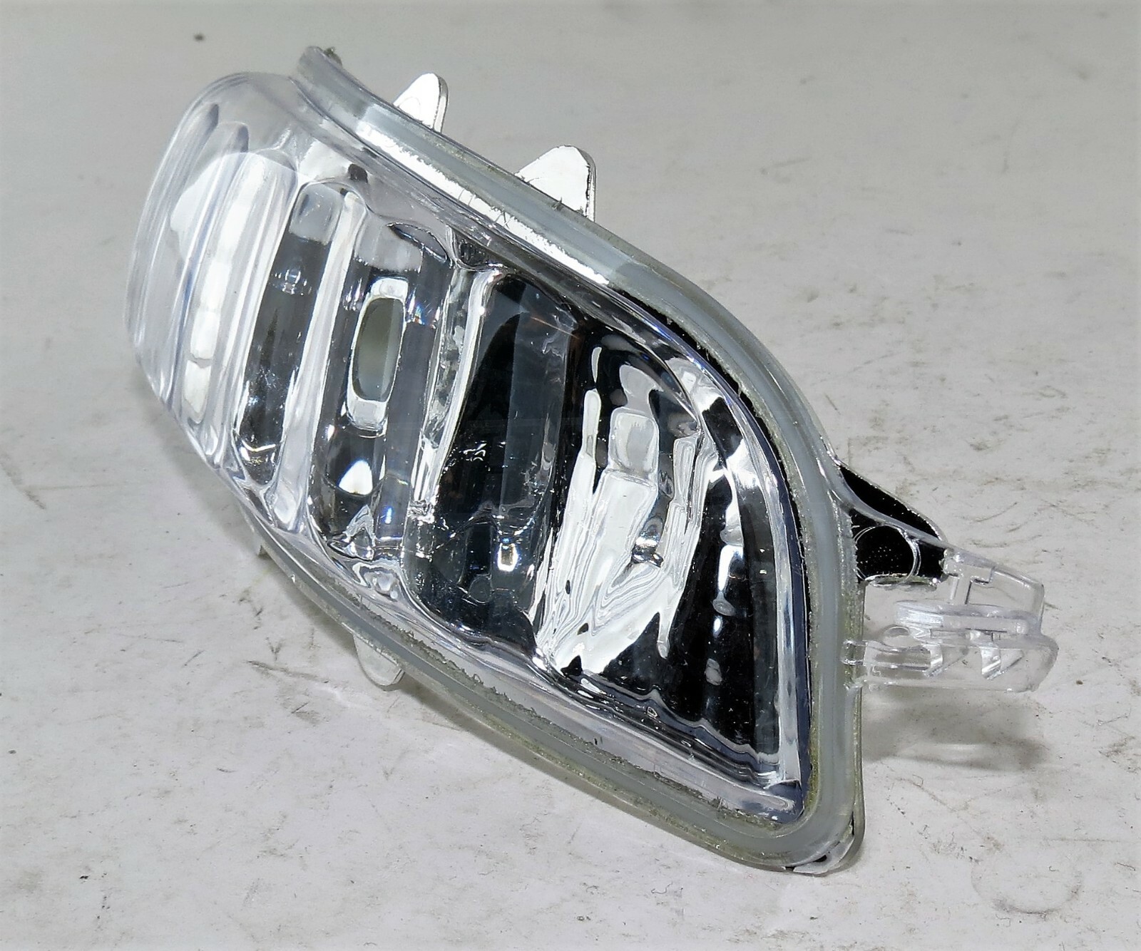 Fits Volvo V70 V50 C30 C70 (2007-2012) Right Side Indicator Lens on The Mirror - Image 3
