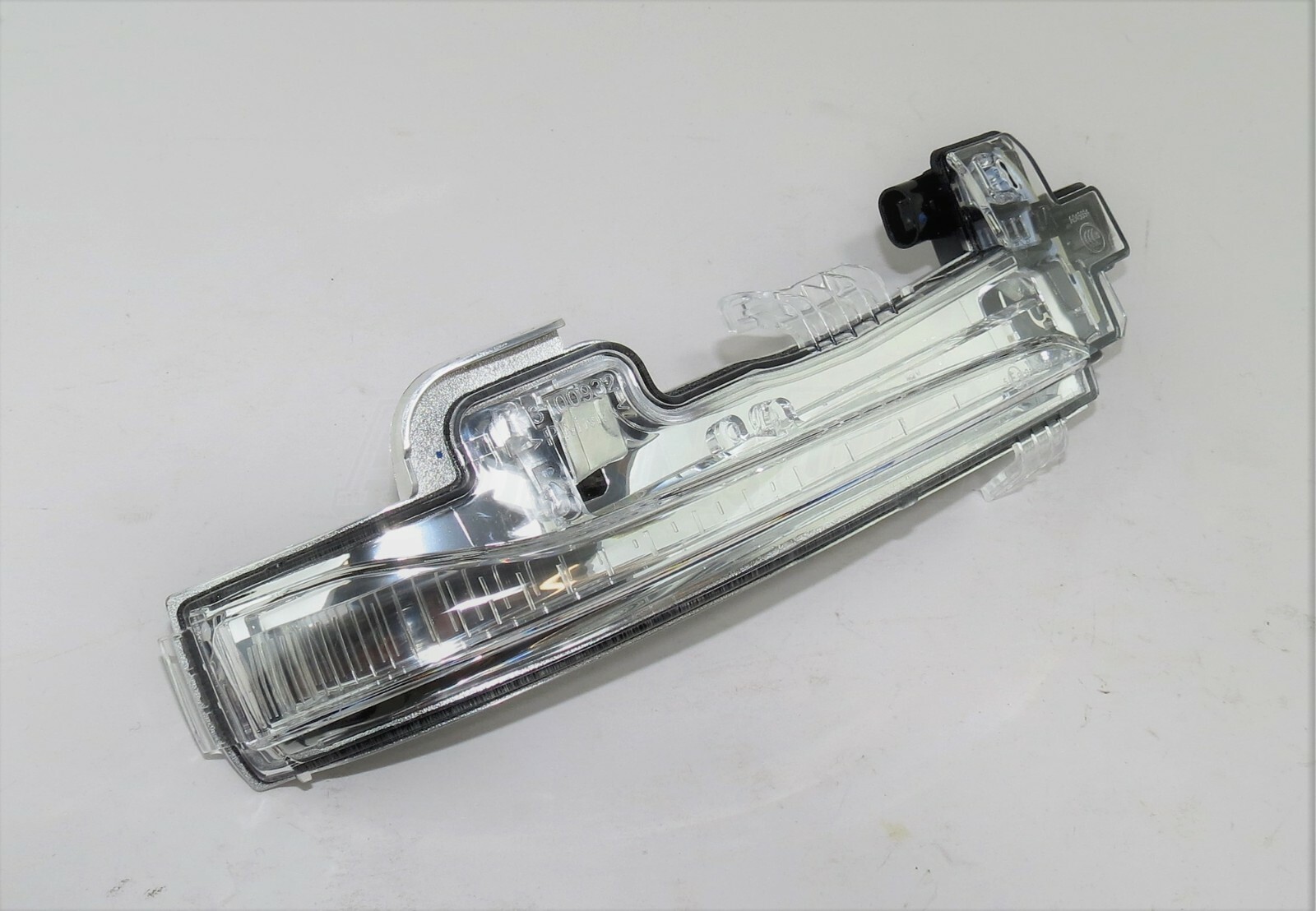 Fits Volvo S60 V60 (11-18) Right Side LED indicator Lens on Door Mirror 31402416 - Image 3