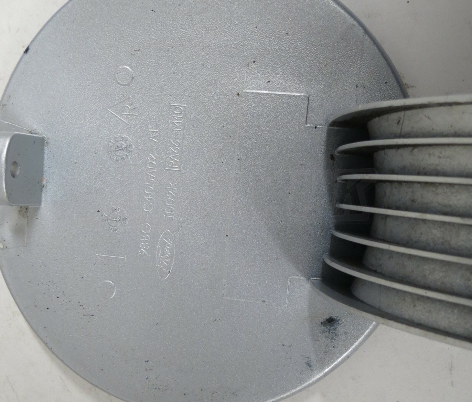 Ford Cougar EC /1998-2003 Coupe Fuel Flap Cover 98BG-C405A02-AF Metallic Silver - Image 3