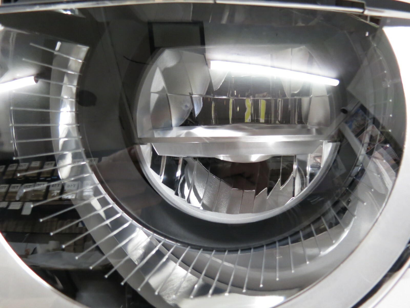 L8B213W030AF Land Rover Defender L663 Left Hand Side KZ3 04S Complete Headlight - Image 2