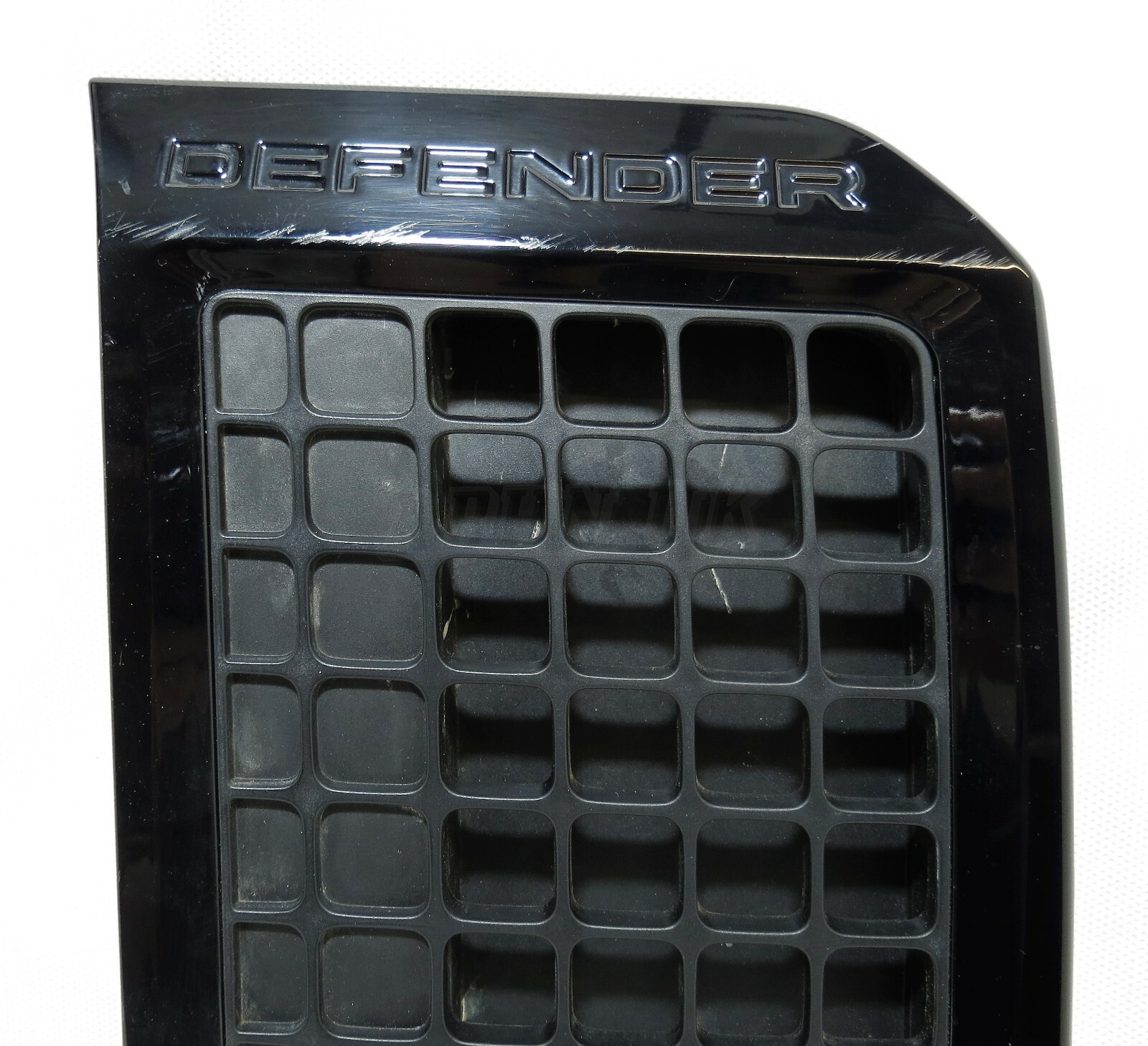 L8B2-280B10ED Land Rover Defender Right Hand Side Wing Fender Vent Narvik Black - Image 2