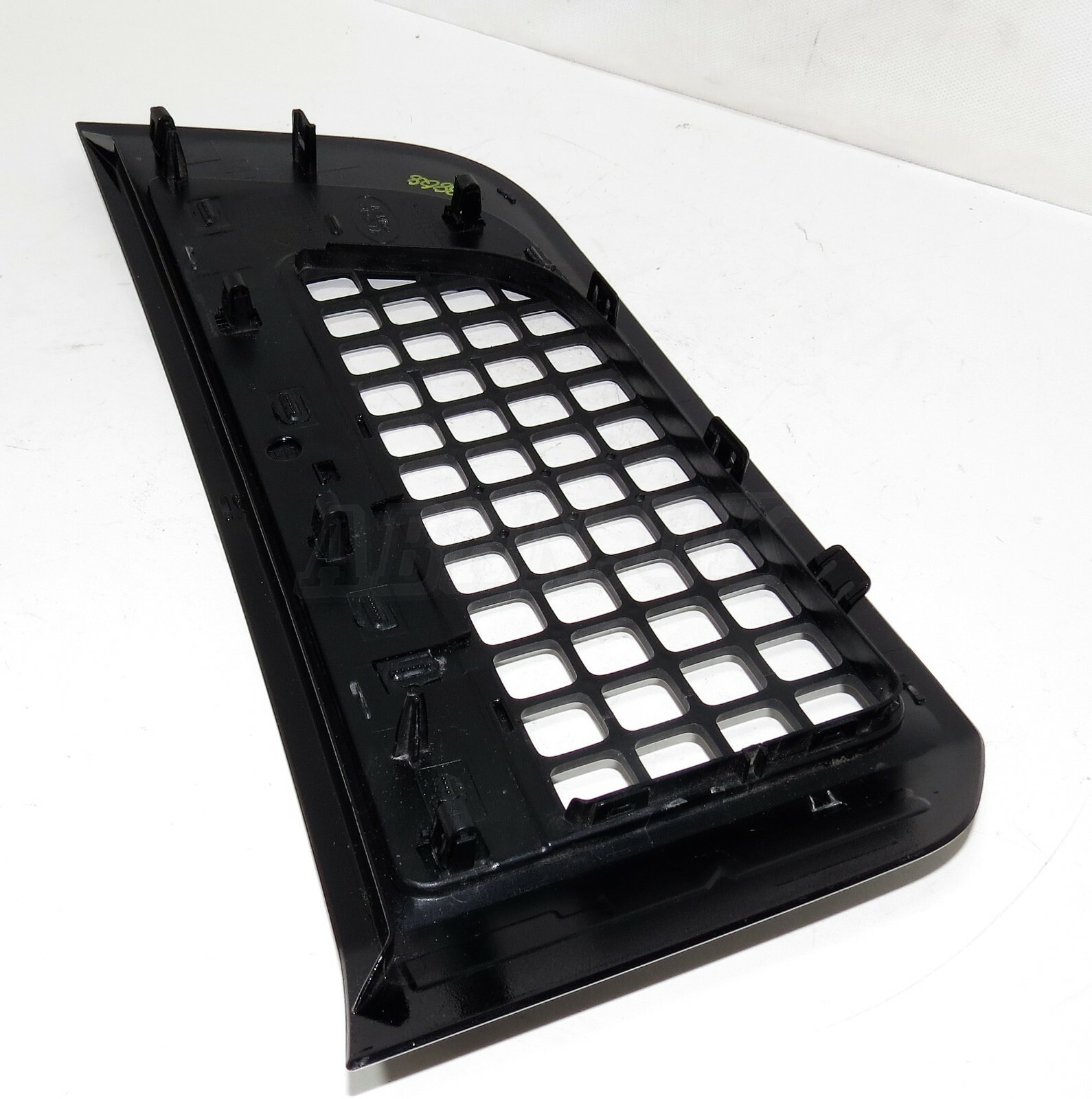 L8B2-280B10-EC Land Rover Defender Right Hand Side Wing Fender Vent Narvik Black - Image 4