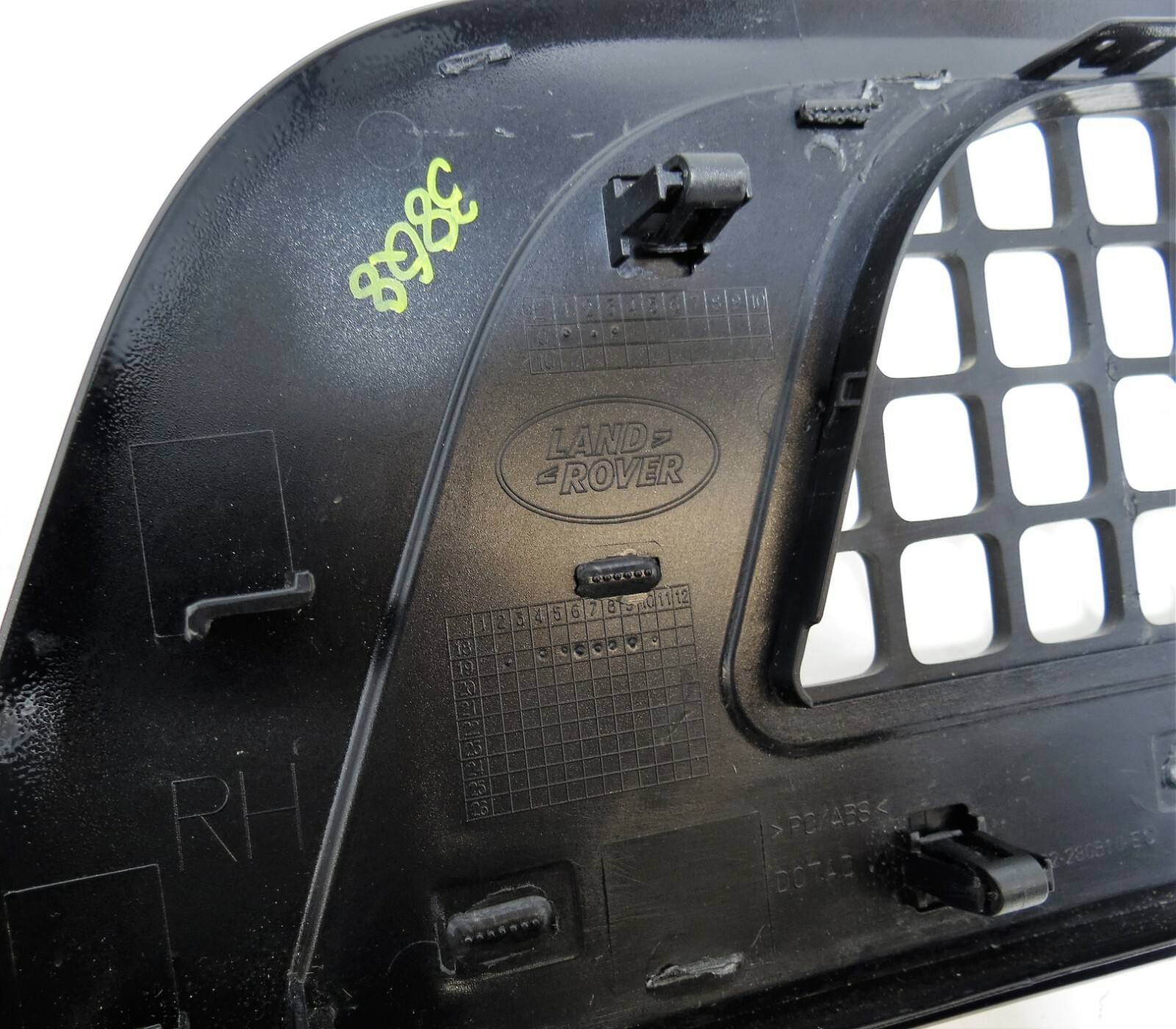 L8B2-280B10-EC Land Rover Defender Right Hand Side Wing Fender Vent Narvik Black - Image 6