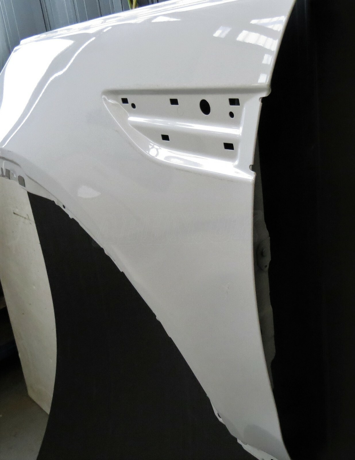 Discovery V/ 5 L462 Genuine Left Hand Side Wing Bare in Panel Yulong White NAK - Image 6