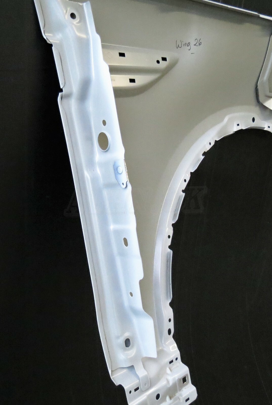 Discovery V/ 5 L462 Genuine Left Hand Side Wing Bare in Panel Yulong White NAK - Image 7