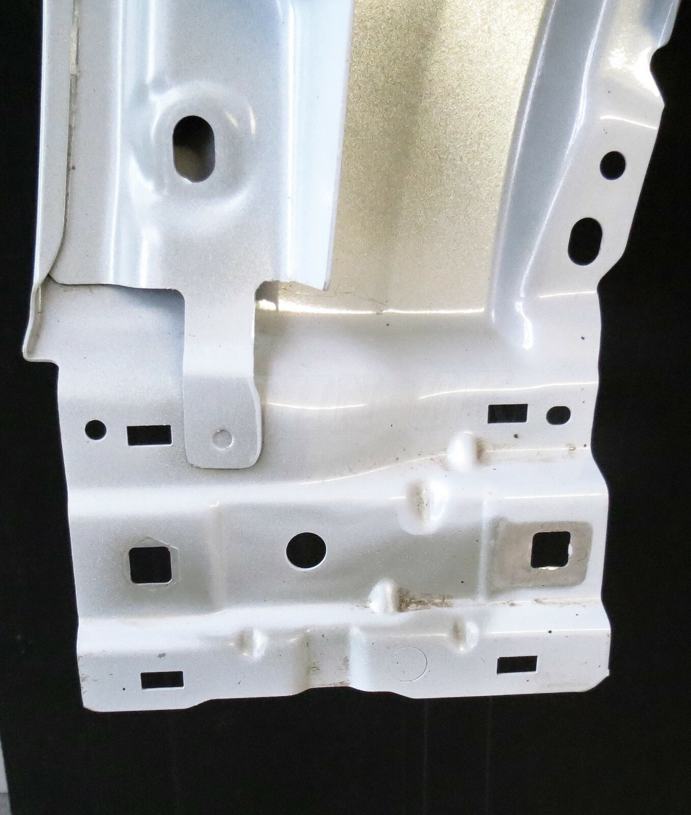 Discovery V/ 5 L462 Genuine Left Hand Side Wing Bare in Panel Yulong White NAK - Image 8