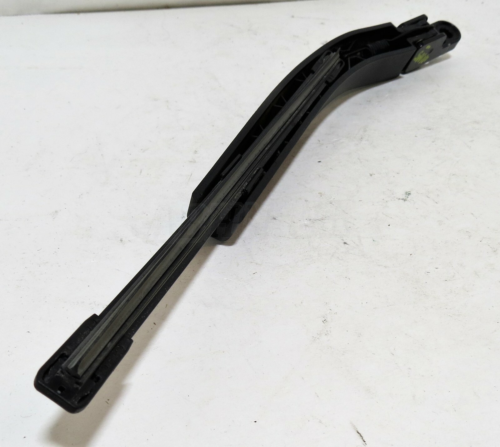 Range Rover Evoque L551 (2018-2022) Rear Screen Wiper Arm K8D2-17C403-AB Bosch - Image 4