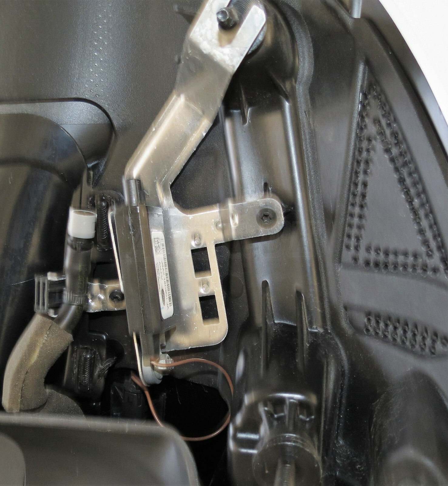 Land Rover Range Rover Velar L560 Genuine Rear Tailgate Spoiler Fuji White - Image 9