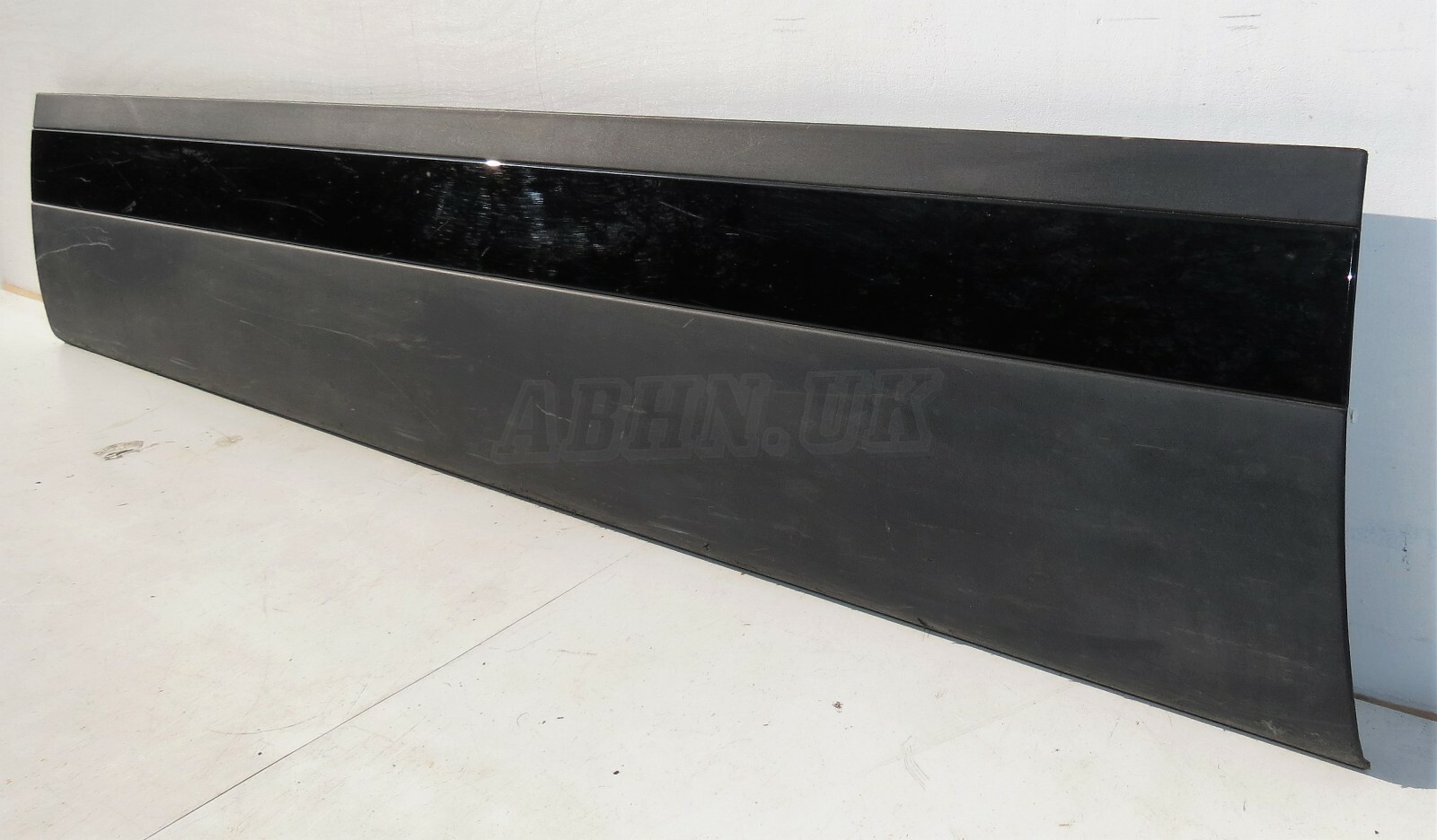 Range Rover Velar Front Left Side Door Cladding Grained Lower Mould Trim Grained - Image 3