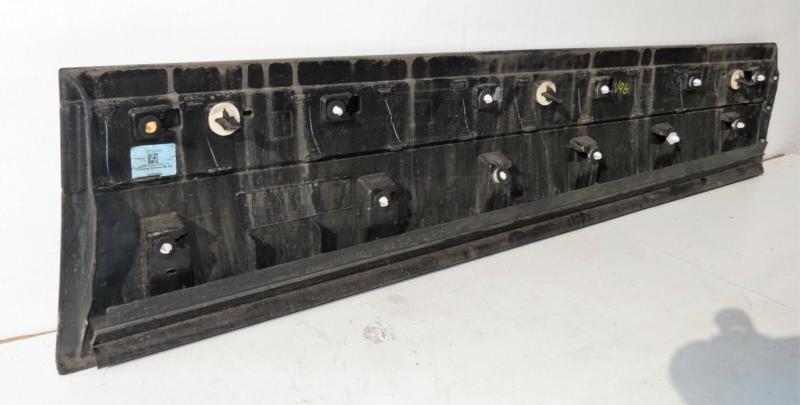 Range Rover Velar Front Left Side Door Cladding Grained Lower Mould Trim Grained - Image 7