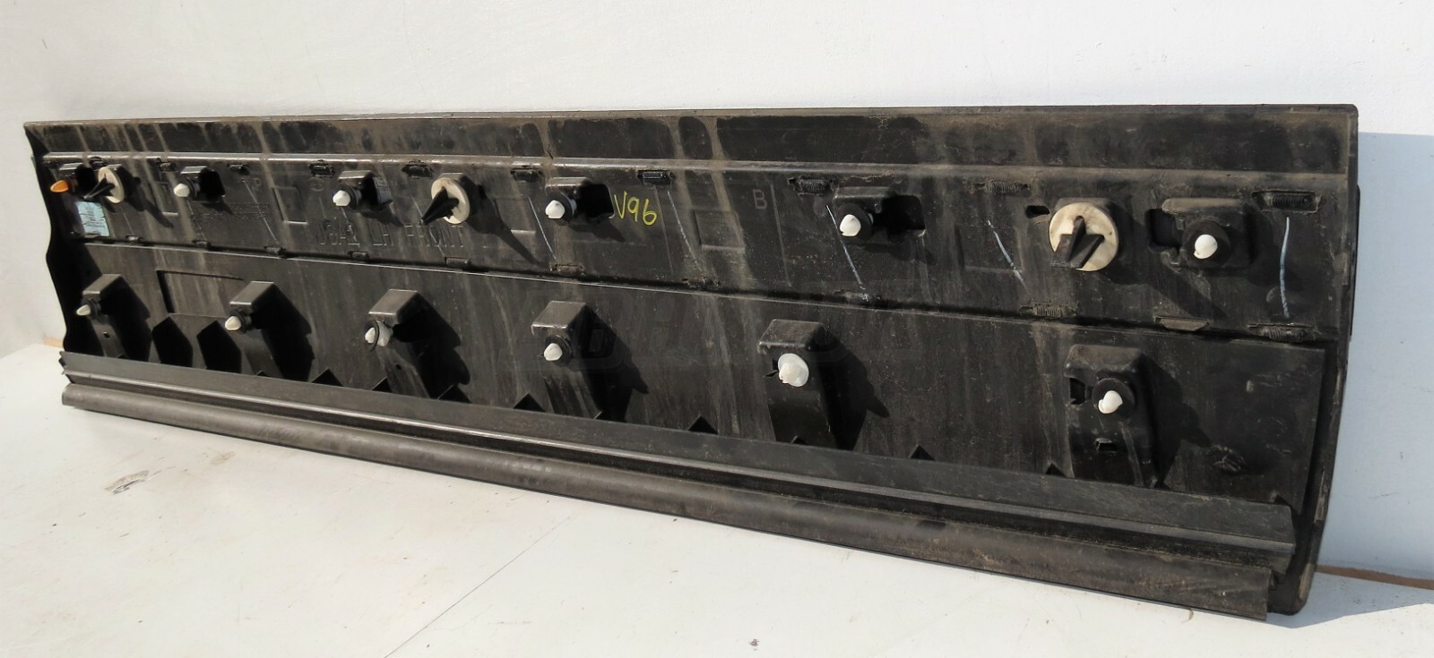 Range Rover Velar Front Left Side Door Cladding Grained Lower Mould Trim Grained - Image 8