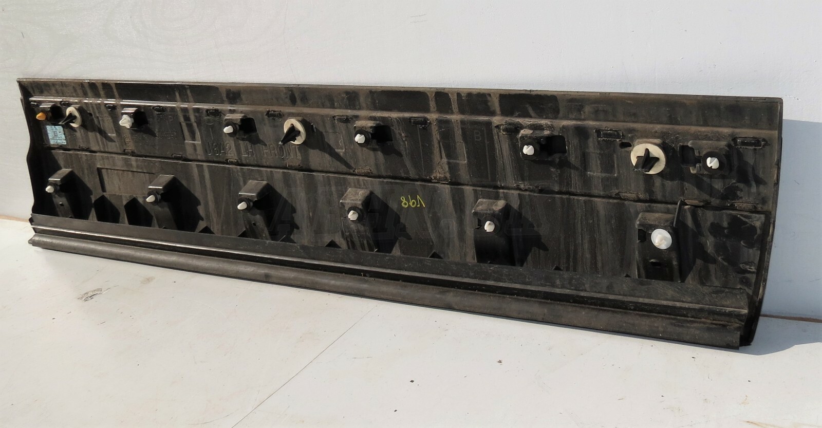 Range Rover Velar Front Left Side Door Cladding Lower Mould Trim Plastic Grained - Image 6