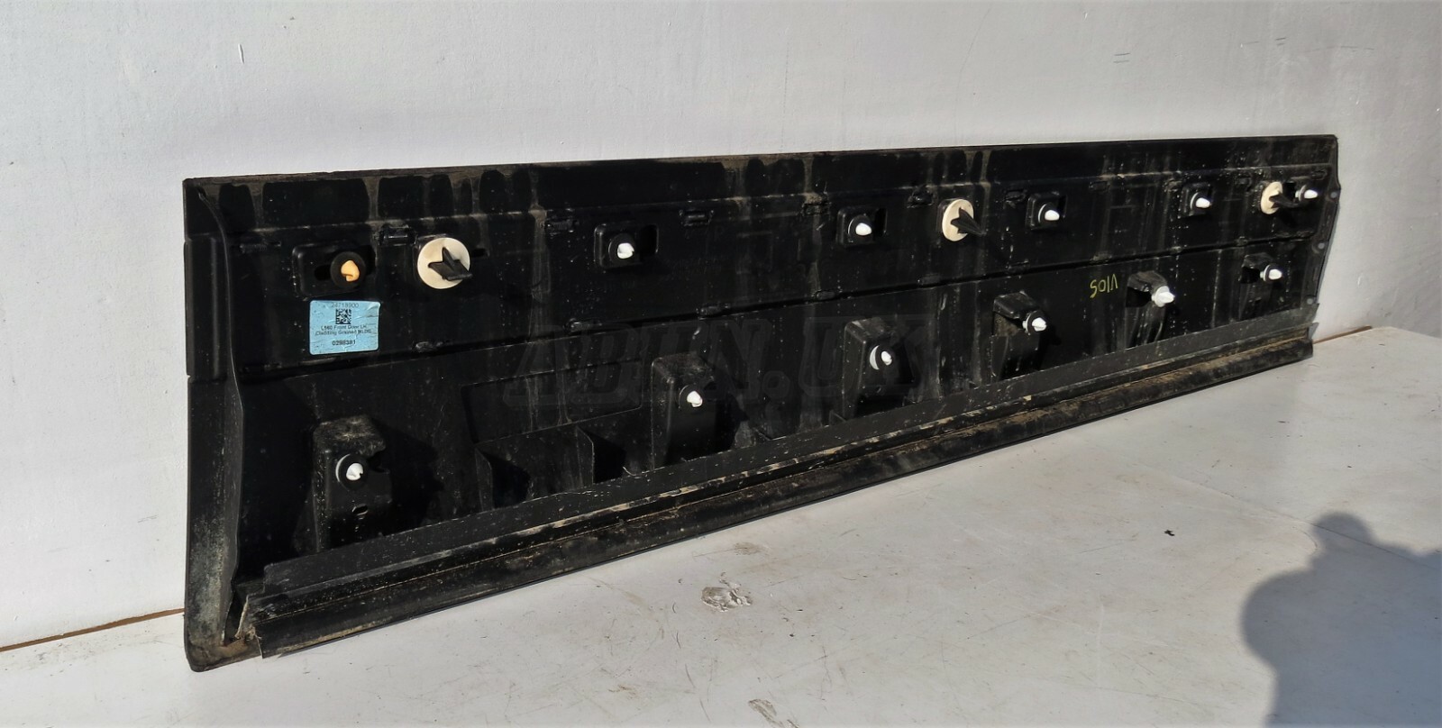 Range Rover Velar Front Left Side Door Cladding Lower Mould Trim Grained / Black - Image 6