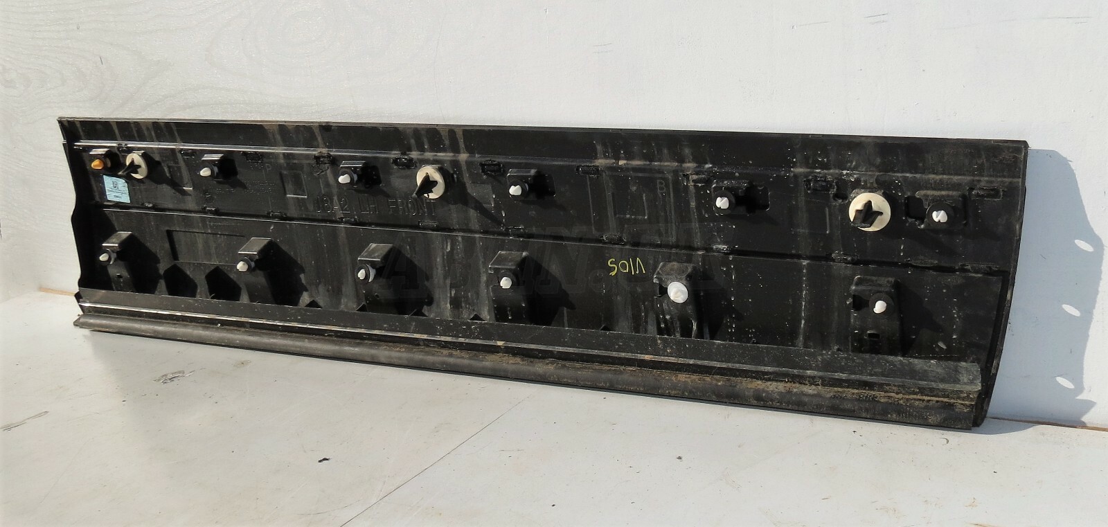 Range Rover Velar Front Left Side Door Cladding Lower Mould Trim Grained / Black - Image 7