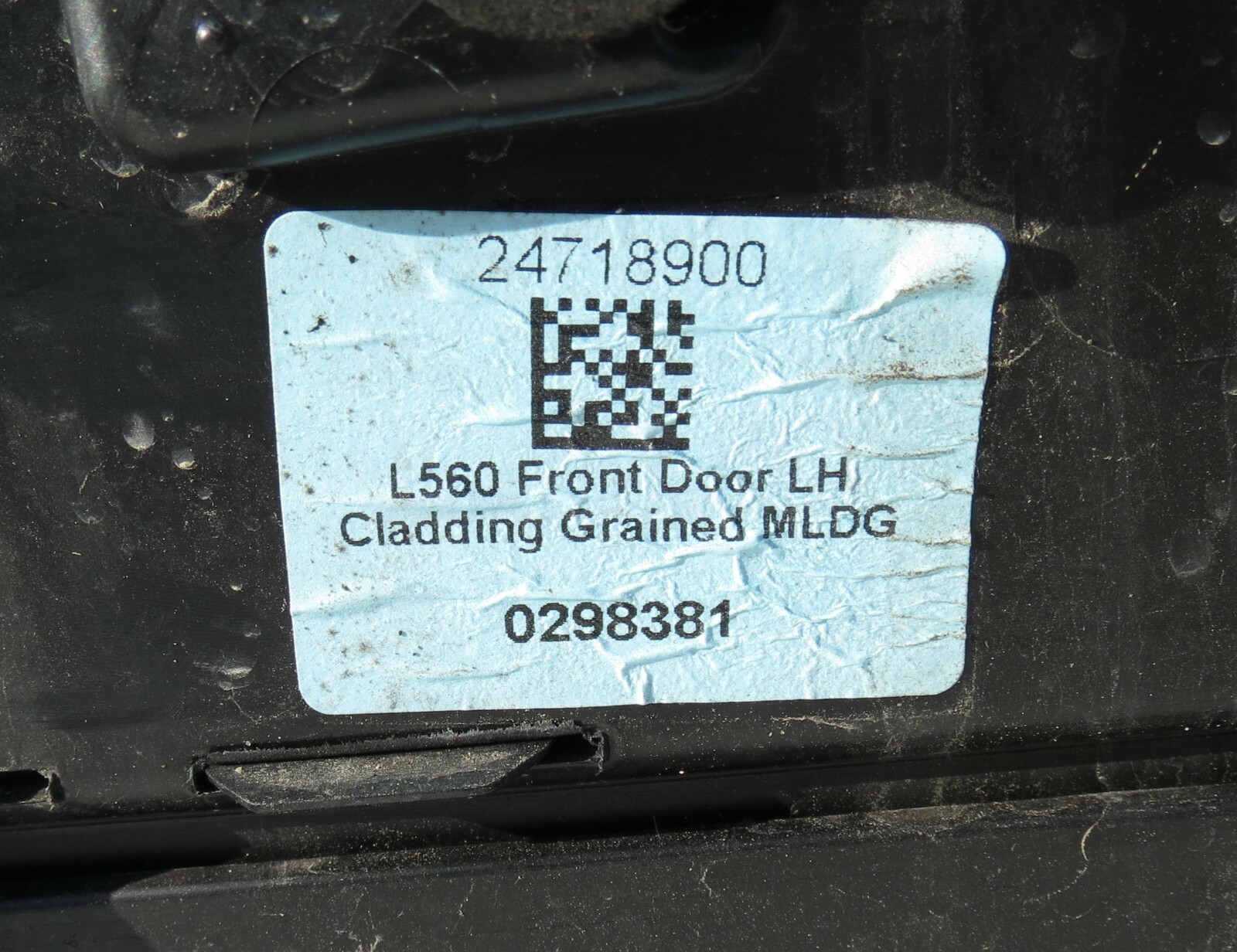 Range Rover Velar Front Left Side Door Cladding Lower Mould Trim Grained / Black - Image 9