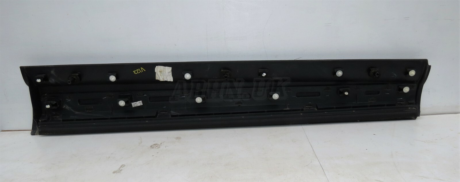 V123 Land Rover Discovery 5 Left Side Exterior Door Cladding Moulding Trim Grain - Image 5