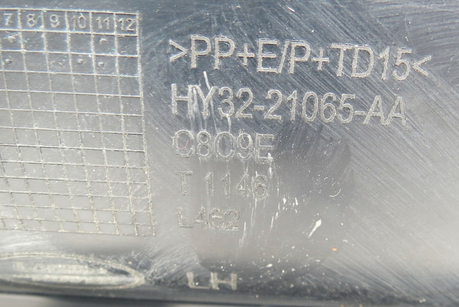 V123 Land Rover Discovery 5 Left Side Exterior Door Cladding Moulding Trim Grain - Image 8