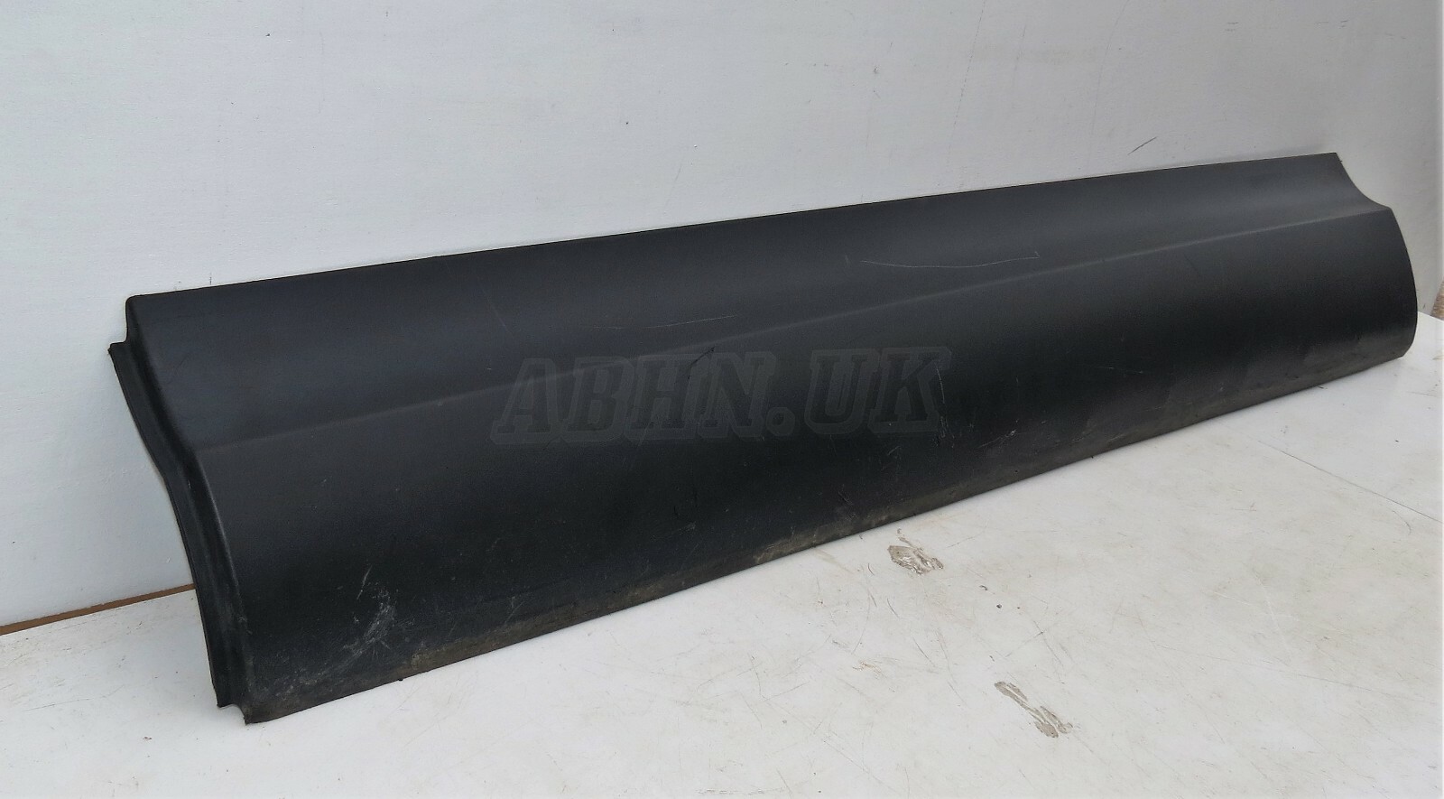 V124 Land Rover Discovery 5 Left Side Exterior Door Cladding Moulding Trim Grain - Image 2