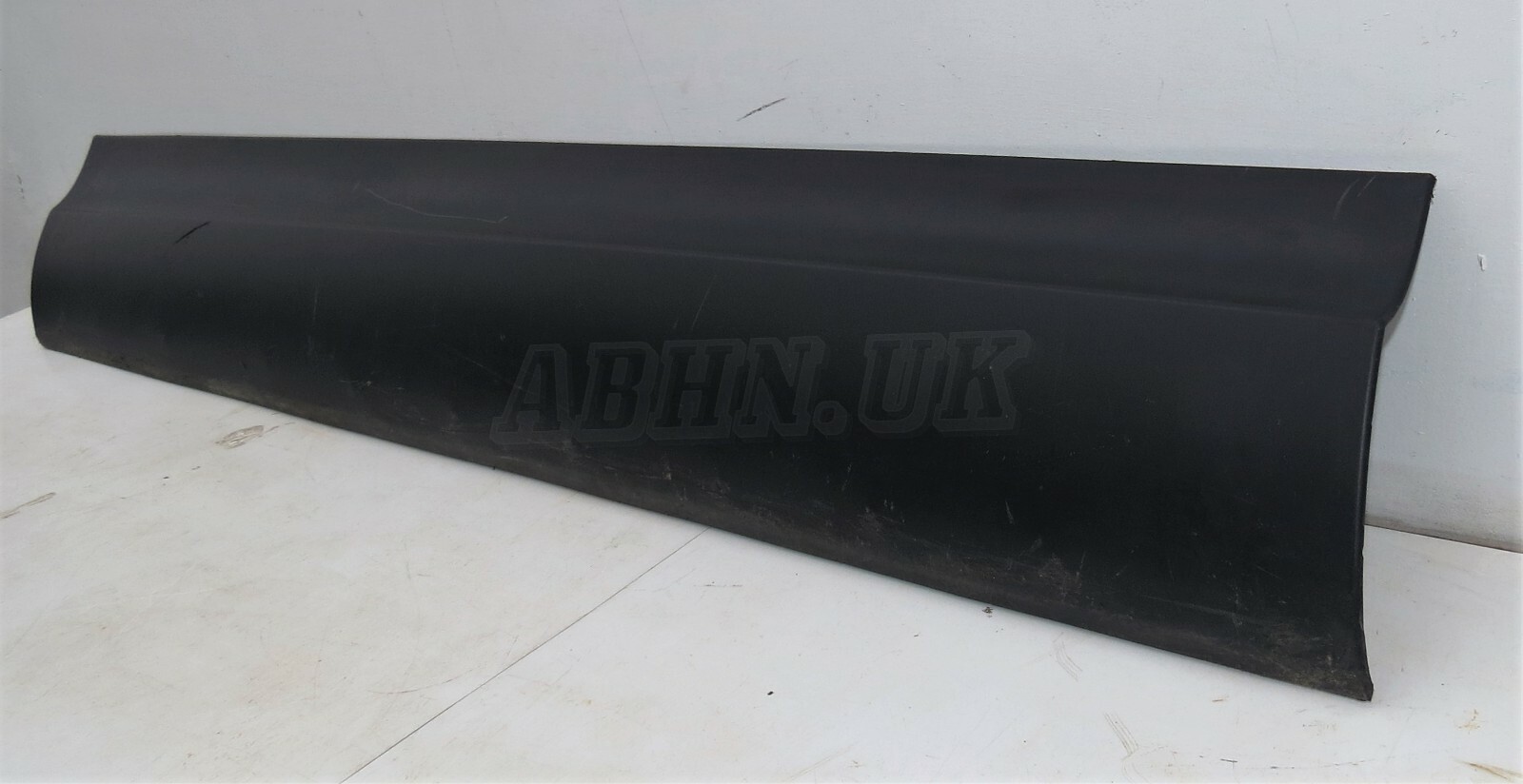 V124 Land Rover Discovery 5 Left Side Exterior Door Cladding Moulding Trim Grain - Image 3
