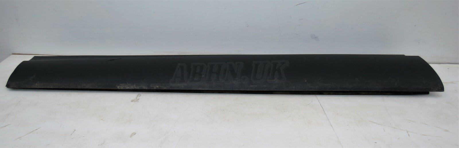 V124 Land Rover Discovery 5 Left Side Exterior Door Cladding Moulding Trim Grain - Image 4